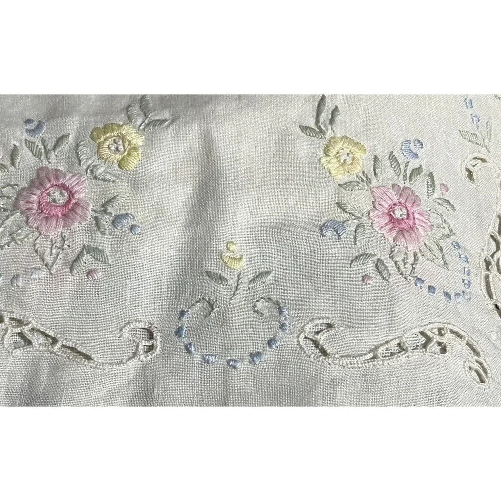 2 Vintage Linens‎ Placemats Embroidered Cutwork Floral Italian Romantic Cottage